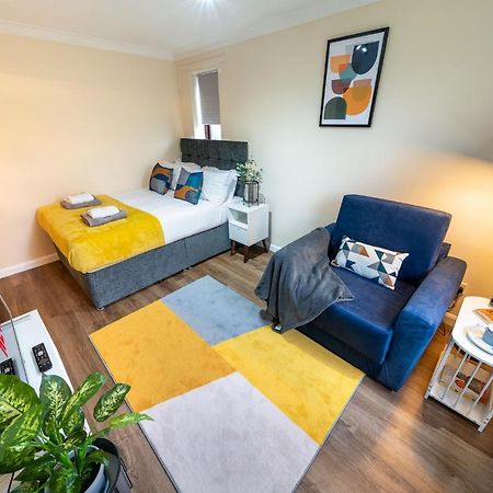 Grange Studio Apartment - Heathrow 斯坦斯 外观 照片