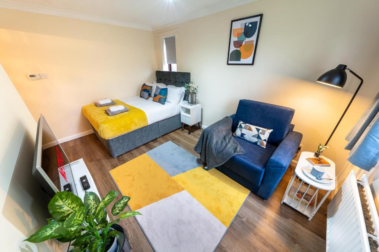 Grange Studio Apartment - Heathrow 斯坦斯 外观 照片
