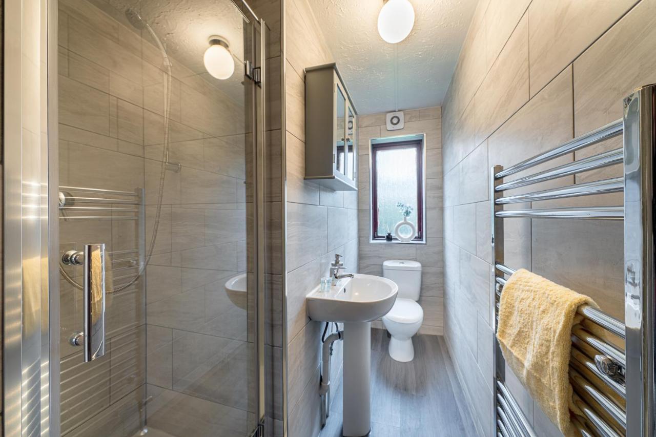 Grange Studio Apartment - Heathrow 斯坦斯 外观 照片