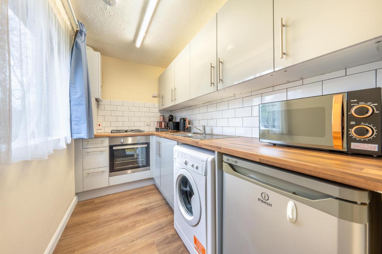Grange Studio Apartment - Heathrow 斯坦斯 外观 照片