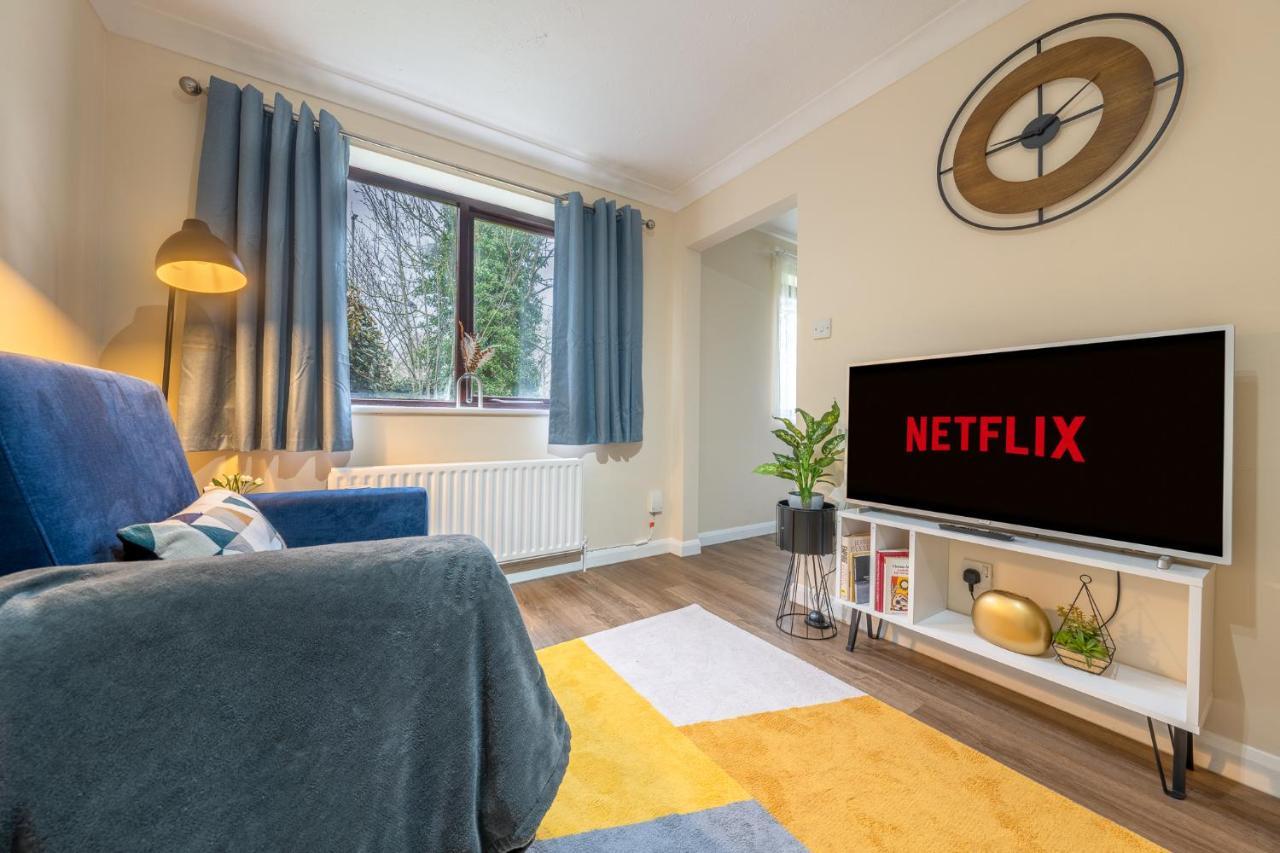 Grange Studio Apartment - Heathrow 斯坦斯 外观 照片