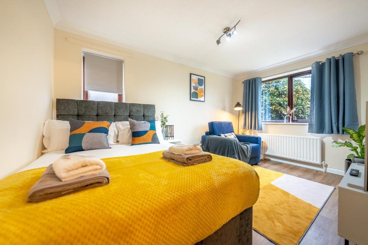 Grange Studio Apartment - Heathrow 斯坦斯 外观 照片