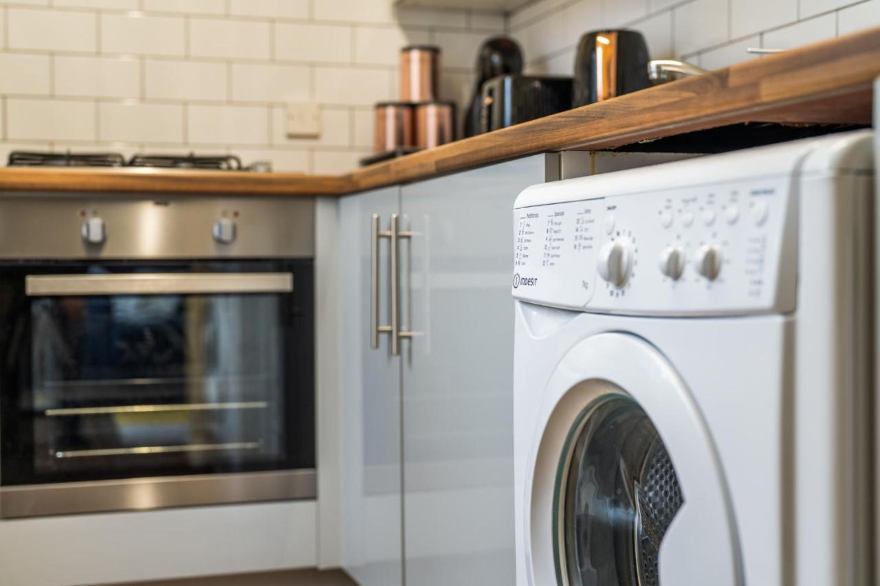 Grange Studio Apartment - Heathrow 斯坦斯 外观 照片