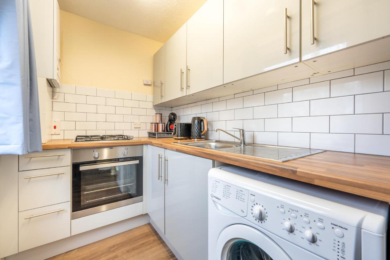 Grange Studio Apartment - Heathrow 斯坦斯 外观 照片
