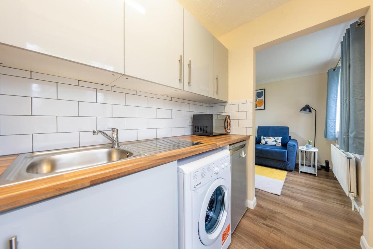 Grange Studio Apartment - Heathrow 斯坦斯 外观 照片