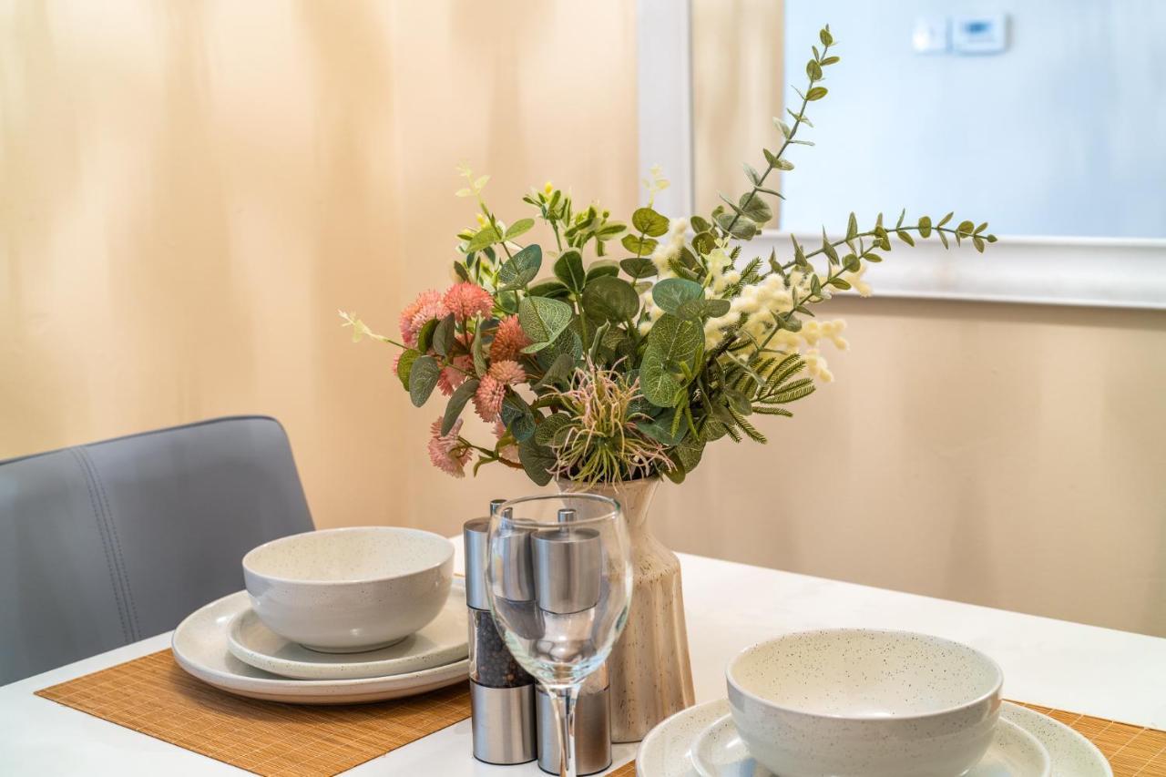 Grange Studio Apartment - Heathrow 斯坦斯 外观 照片